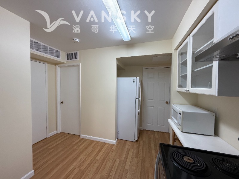260525211255_Kitchen 2.jpg